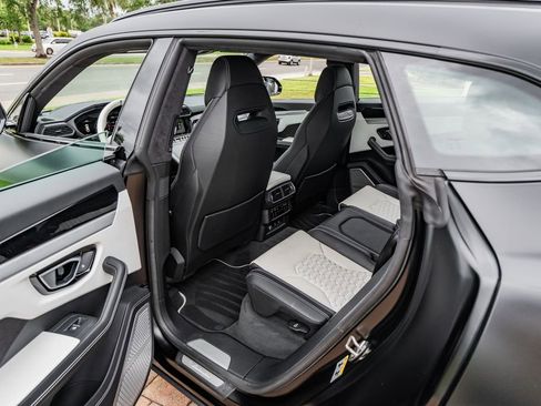 Used 2022 Lamborghini Urus AWD/4WD image 38