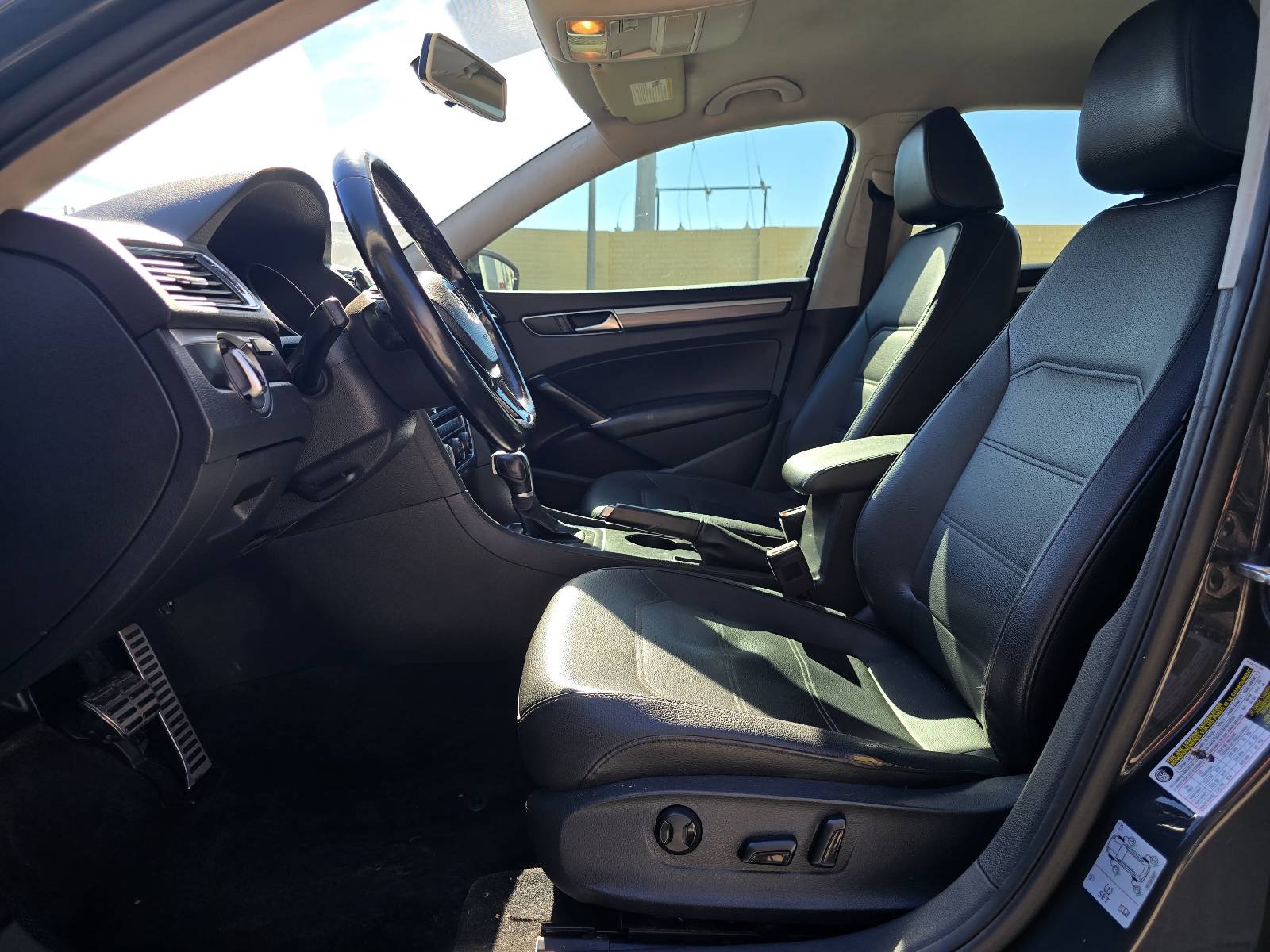 Used 2018 Volkswagen Passat 2.0T R-Line FWD image 7