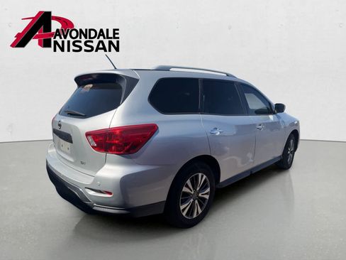 Used 2018 Nissan Pathfinder SV FWD image 3