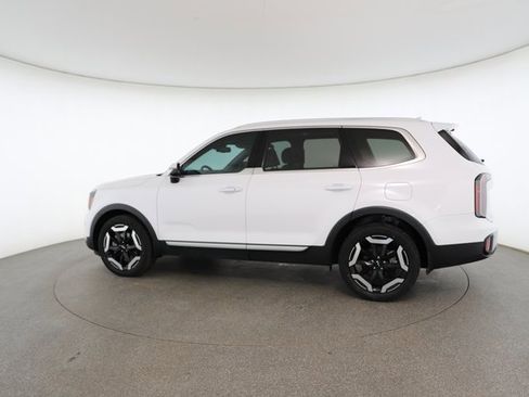 Used 2023 Kia Telluride EX w/ EX Captain's Chair Package image 8