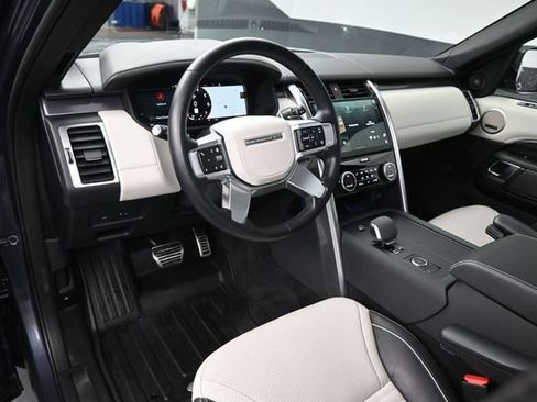 Used 2024 Land Rover Discovery Metropolitan Edition AWD/4WD image 9