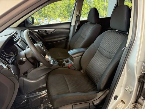 Used 2020 Nissan Rogue S image 9