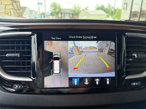 Used 2020 Chrysler Pacifica Touring-L w/ Advanced Safetytec Group AWD/4WD image 14