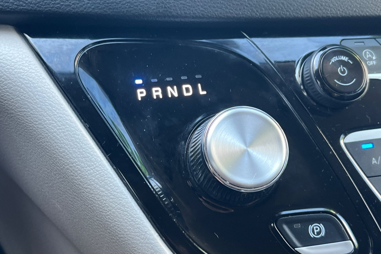 Used 2024 Chrysler Pacifica Touring-L FWD image 31