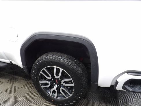 Used 2025 GMC Sierra 1500 AT4 w/ Technology Package AWD/4WD image 47
