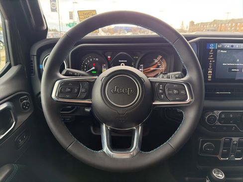Used 2024 Jeep Wrangler High Altitude AWD/4WD image 10