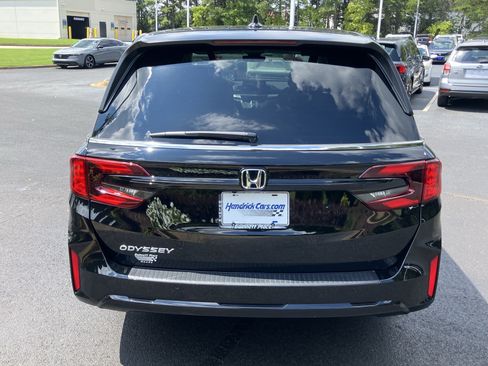 Certified 2026 Honda Odyssey EX-L image 9