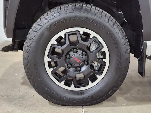 Used 2024 Toyota Tacoma TRD Off-Road image 29