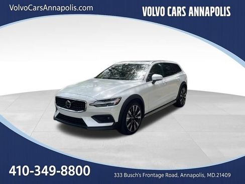 Certified 2025 Volvo V60 B5 Cross Country Ultra AWD/4WD image 4