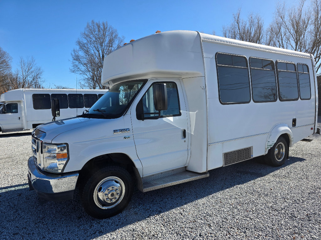 Used 2015 Ford E-350 and Econoline 350 Super Duty RWD image 2