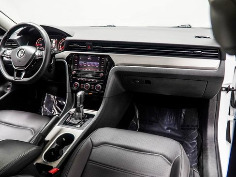 Used 2021 Volkswagen Passat 2.0T SE image 17