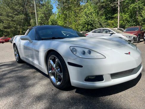 Used 2006 Chevrolet Corvette Coupe w/ Preferred Equipment Group RWD image 14