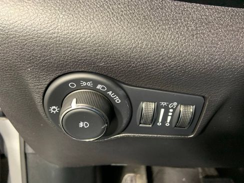Used 2022 Jeep Compass Latitude AWD/4WD image 9