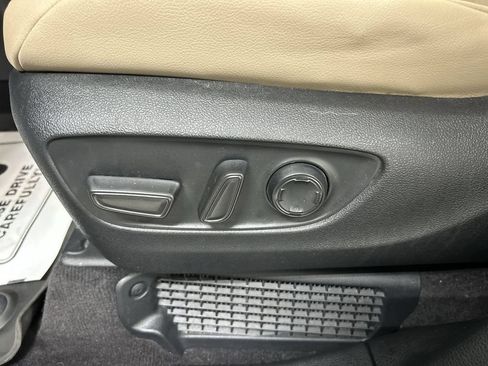 Used 2023 Toyota Sienna XLE w/ XLE Plus Package AWD/4WD image 10
