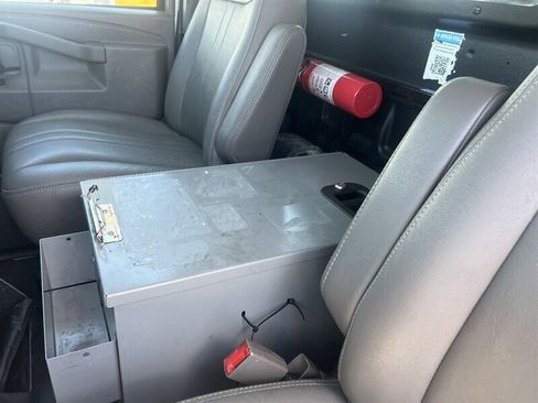Used 2018 Chevrolet Express 2500 w/ Driver Convenience Package RWD image 14