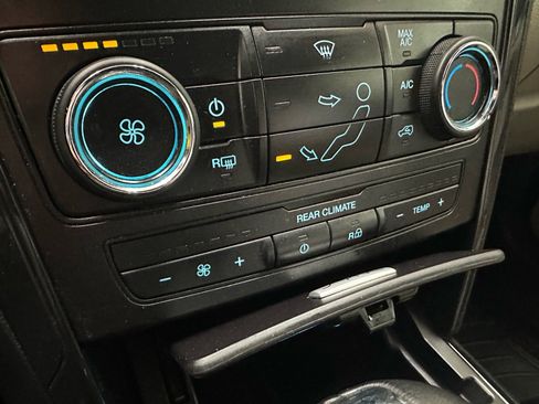 Certified 2019 Ford Explorer FWD image 40