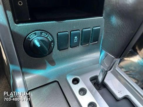 Used 2012 Nissan Pathfinder SV AWD/4WD image 12