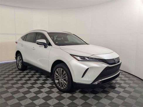 Used 2023 Toyota Venza Limited AWD/4WD image 3