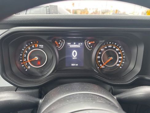 Used 2025 Jeep Gladiator Sport image 8