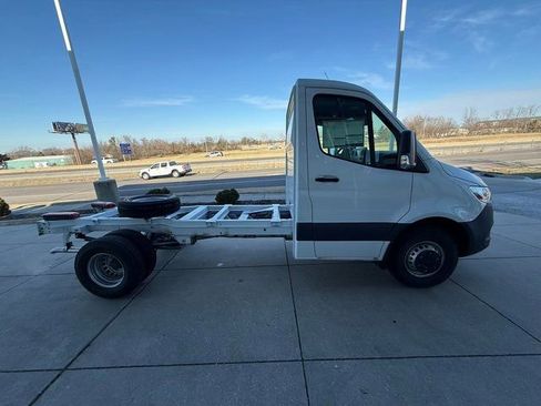 Used 2024 Mercedes-Benz Sprinter 4500 image 4