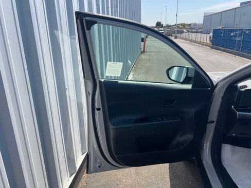Used 2026 Hyundai Kona SE FWD image 13