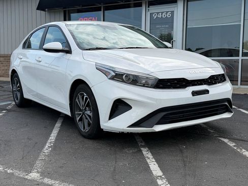 Used 2023 Kia Forte LXS FWD image 7