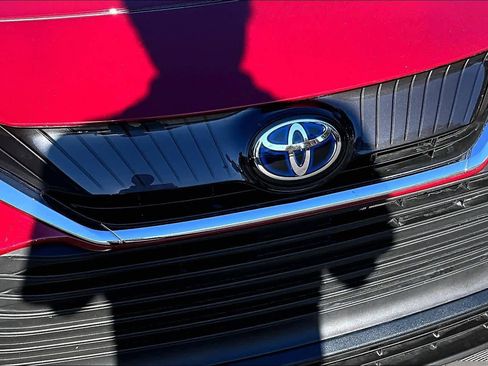 Certified 2024 Toyota Venza LE AWD/4WD image 30