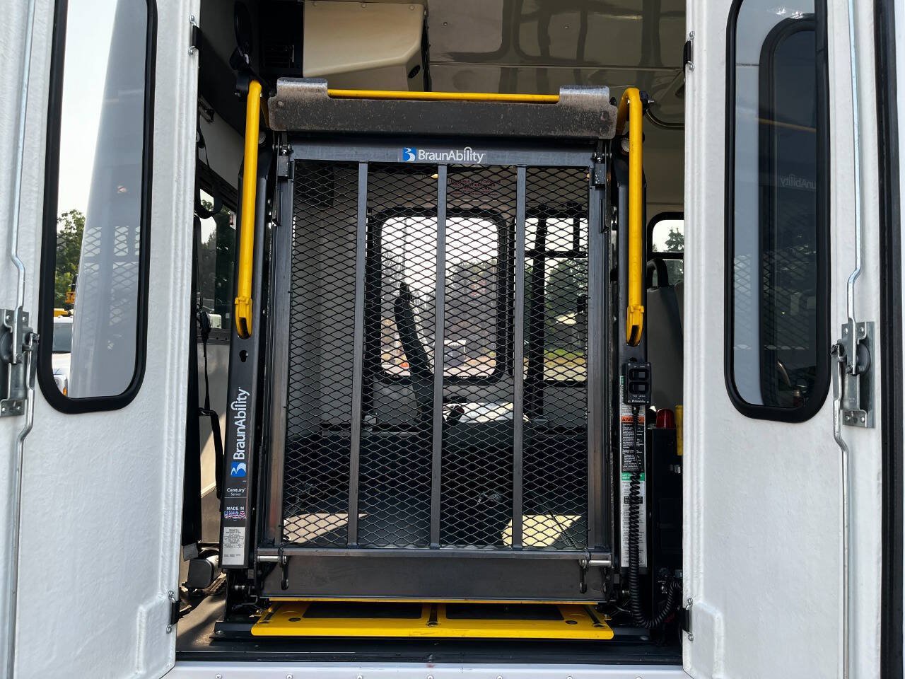 Used 2016 Ford E-450 and Econoline 450 Super Duty w/ Shuttle Bus Prep Package RWD image 18