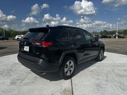 Used 2022 Toyota RAV4 XLE image 7