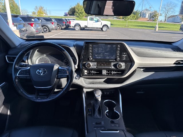 Used 2021 Toyota Highlander XLE AWD/4WD image 21
