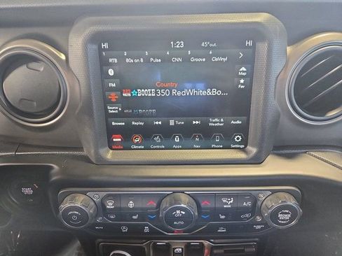 Used 2022 Jeep Gladiator Willys image 24