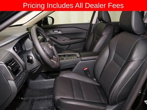 Certified 2025 Nissan Rogue SL FWD image 11