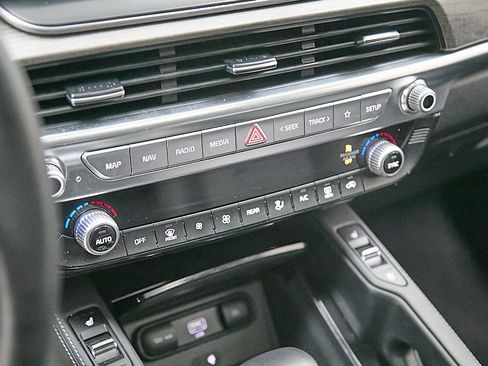 Used 2022 Kia Telluride EX w/ EX Premium Package image 18