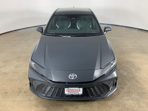 Used 2025 Toyota Camry SE image 4