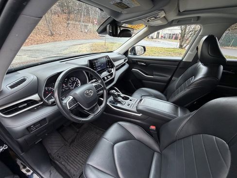 Used 2022 Toyota Highlander XLE image 6