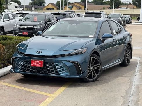 Used 2026 Toyota Camry XSE w/ Premium Package FWD image 2