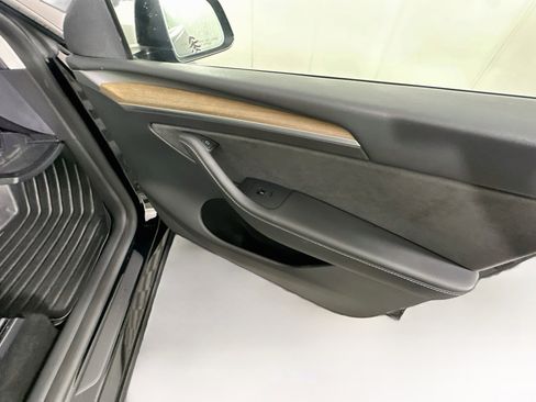 Used 2023 Tesla Model Y Long Range AWD/4WD image 32