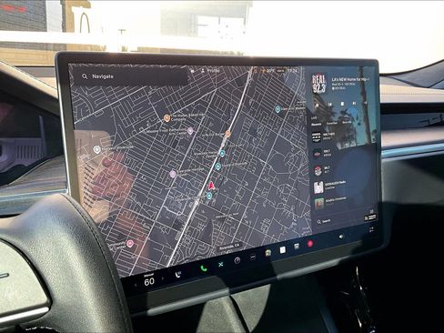 Used 2022 Tesla Model S image 31