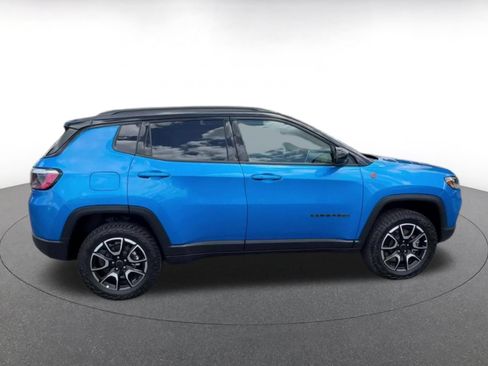 Used 2025 Jeep Compass Trailhawk AWD/4WD image 13