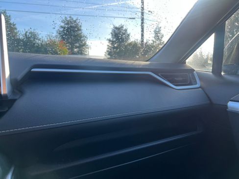 Used 2025 Toyota RAV4 XLE image 37