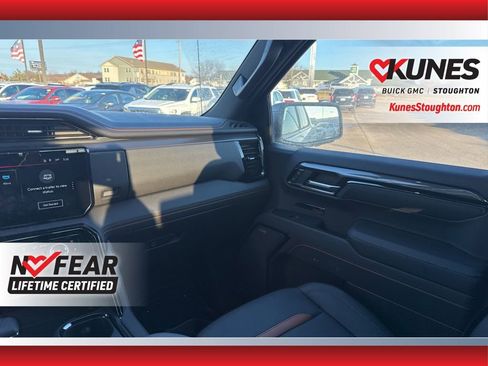 Used 2025 GMC Sierra 1500 AT4 image 38
