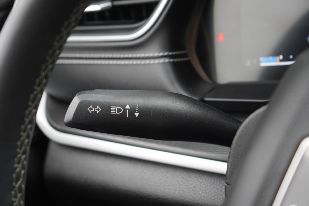 Used 2023 Jeep Grand Cherokee Altitude AWD/4WD image 16