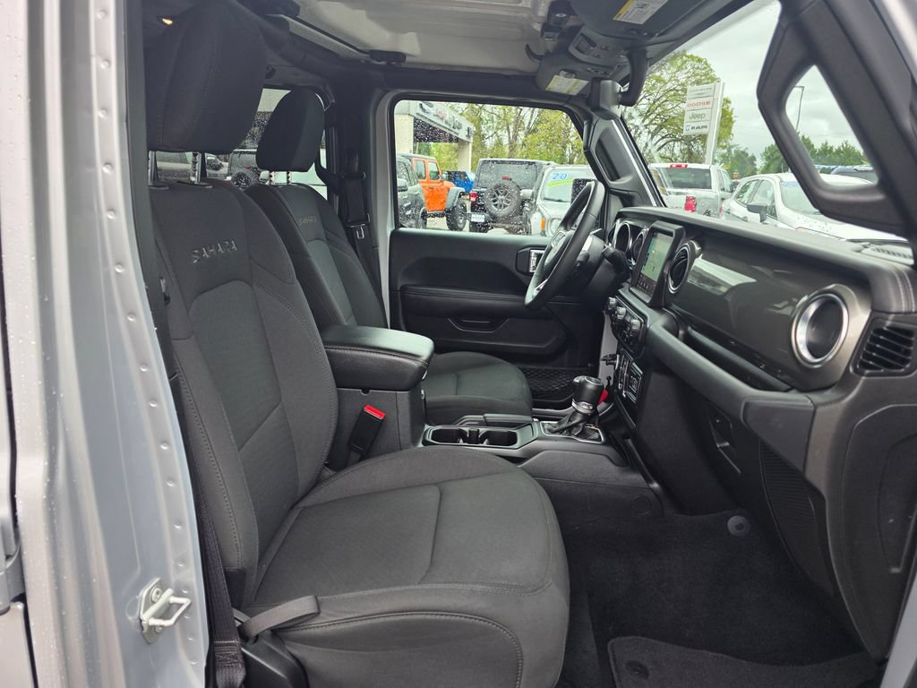 Used 2023 Jeep Wrangler Unlimited Sahara AWD/4WD image 23
