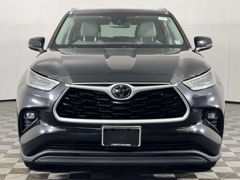 Used 2020 Toyota Highlander XLE AWD/4WD image 6