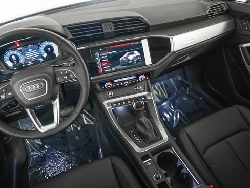 New 2025 Audi Q3 2.0T Premium image 17