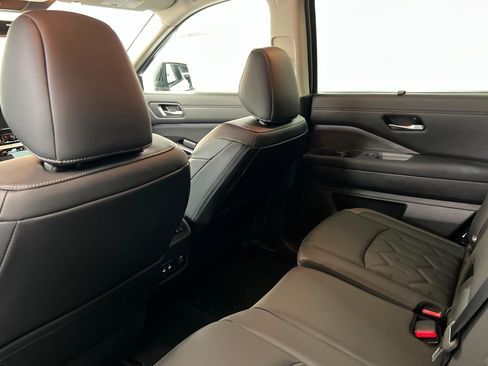 New 2026 Nissan Pathfinder Platinum image 19