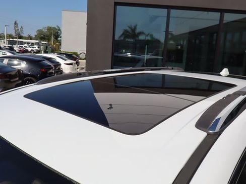 Used 2019 Chrysler Pacifica Limited w/ Advanced Safetytec Group FWD image 11