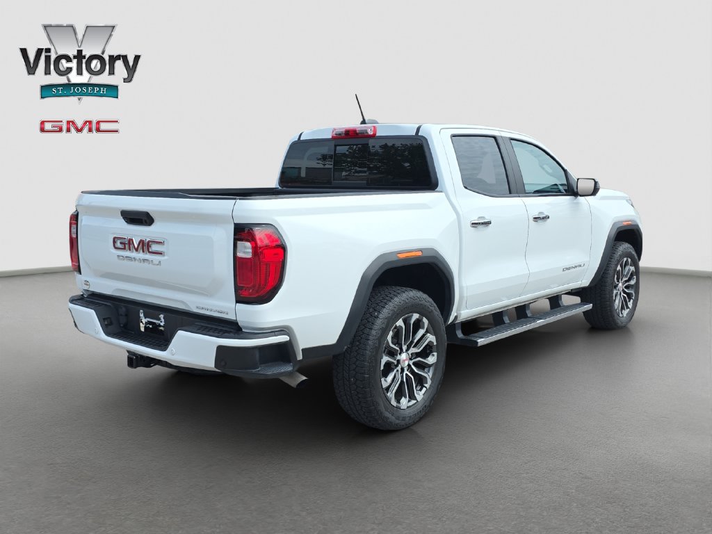 Used 2024 GMC Canyon Denali AWD/4WD image 18