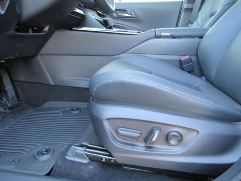 Used 2026 Toyota Crown Platinum image 15