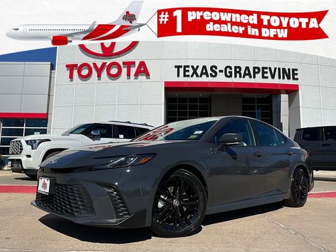 Used 2025 Toyota Camry SE image 1